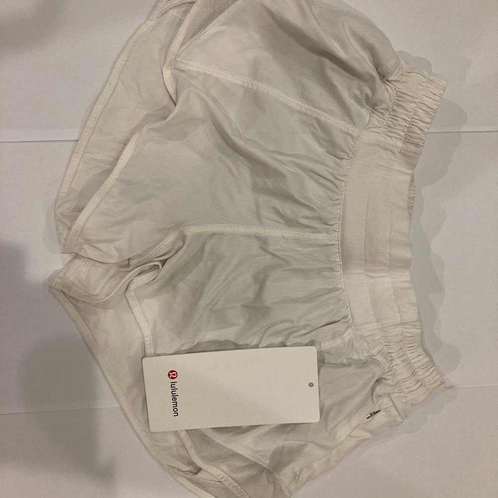 white lululemon hotty hot shorts 2.5''